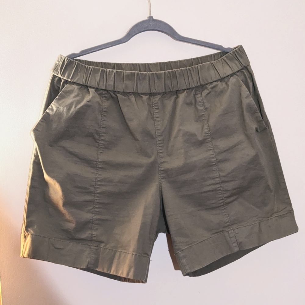 Duluth Trading Chino Shorts, Fatigue Green, women's size 16